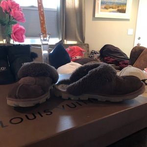 PreOwn UGG BROWN SLIDE ON SLIPPER SIZE 5.5